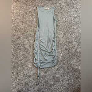 Willow and Root Size Medium Dress